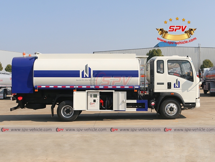 8,000 Litres Fuel Truck Sinotruk - R 8,000 Litres Fuel Truck Sinotruk - R